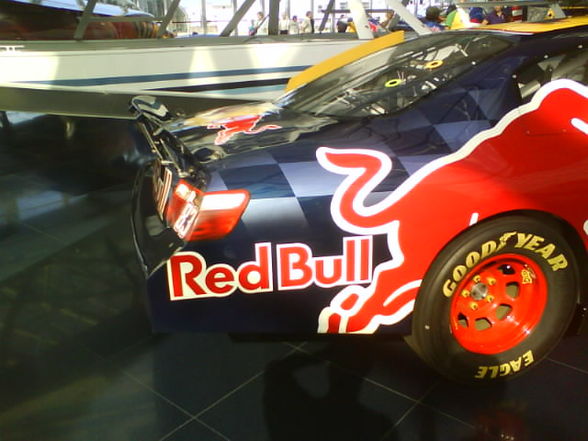 RED BULL (HANGAR-7) - 