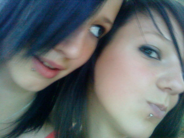 ♥ emO siS ♥  - 