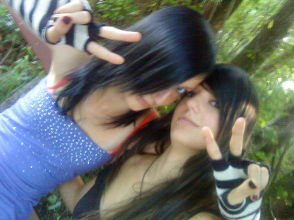 ♥ emO siS ♥  - 