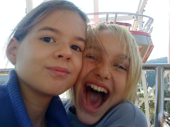 Ellie and Melli totally crazy - 