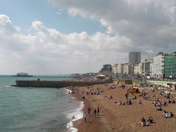 Brighton . England 2 - 