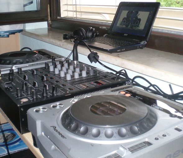 DJ Equipment - 