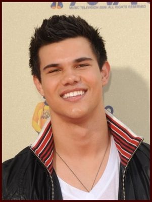 Taylor Lautner - 