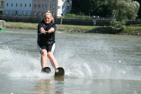 Wasser-ski fahren auf der schönen Donau! - 