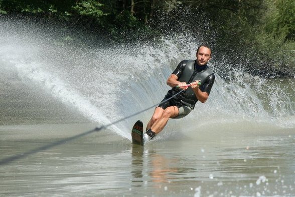 Wasser-ski fahren auf der schönen Donau! - 