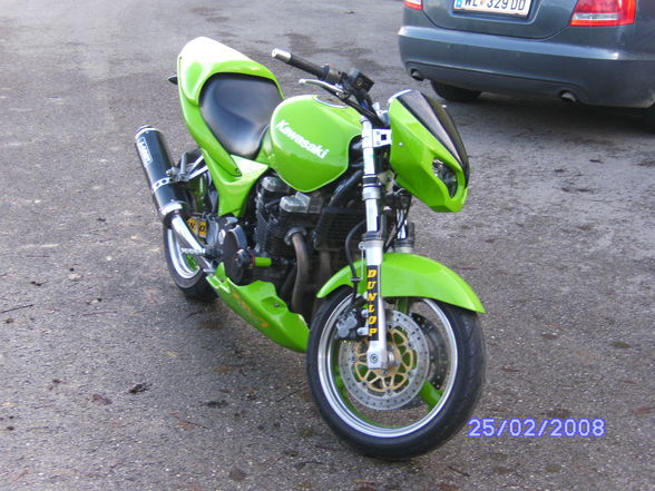 Kawasaki ZR 7 - 