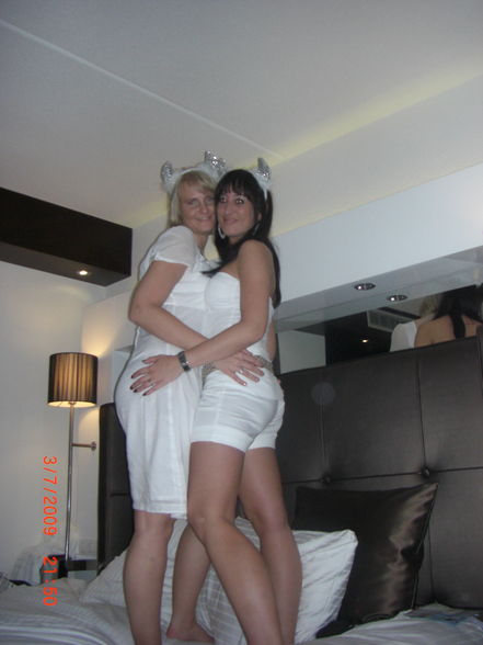 Sensation White 2009 - 