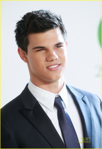 Taylor Lautner - 