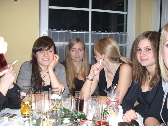 *  Weihnachtsfeier-Faustball-2008  * - 