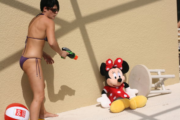 i shot the minni mouse ... - 