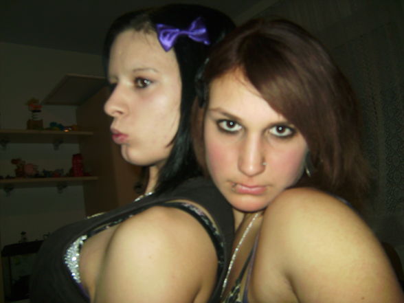 My best friiend und i hoid =) - 