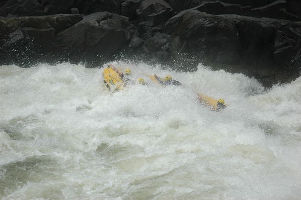 rafting on the mighty zambezi - 