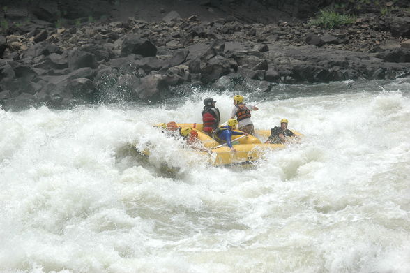 rafting on the mighty zambezi - 