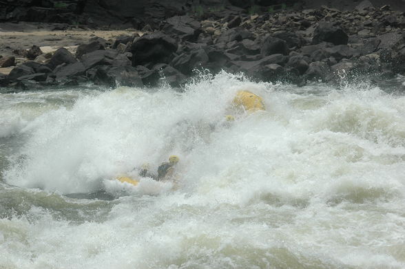 rafting on the mighty zambezi - 