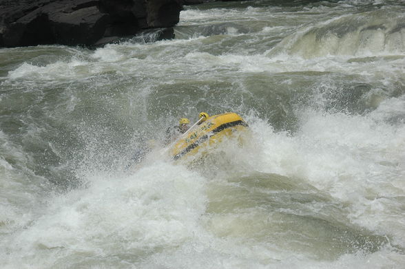 rafting on the mighty zambezi - 