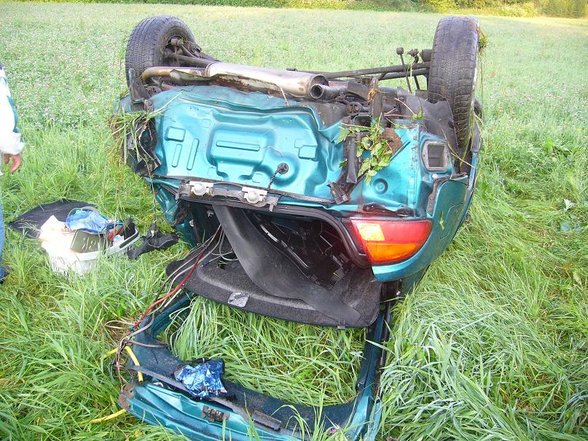 --->UNFALL - 