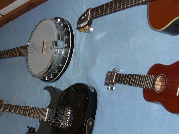 Gitarren, Banjo, Ukulele - 