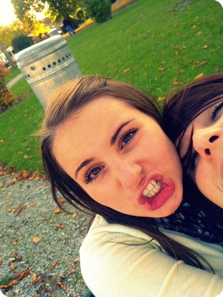 Sarah und Nina im Park :D - 