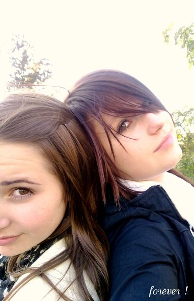 Sarah und Nina im Park :D - 