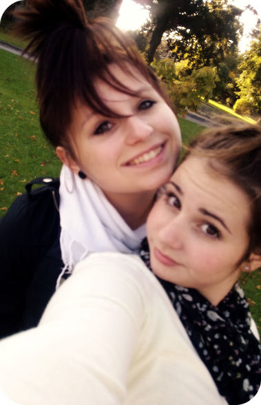 Sarah und Nina im Park :D - 