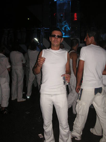 sensation-white 2005 - 