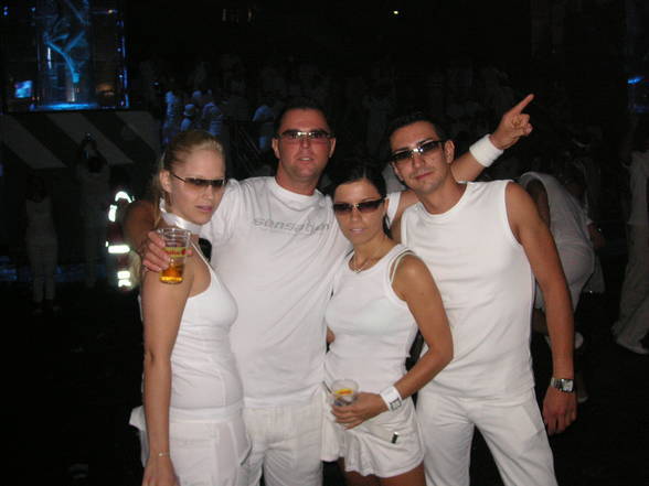 sensation-white 2005 - 