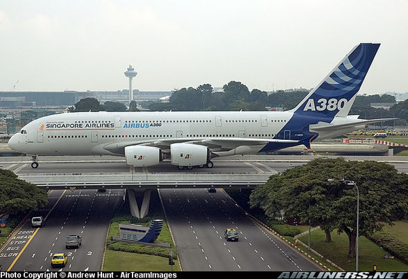 Airbus A380 - 