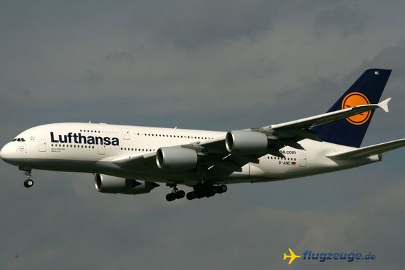 Airbus A380 - 