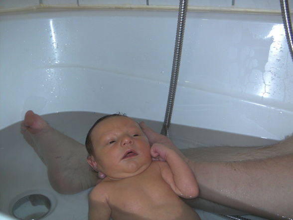 Janek mit Papa in der Badewanne ! - 