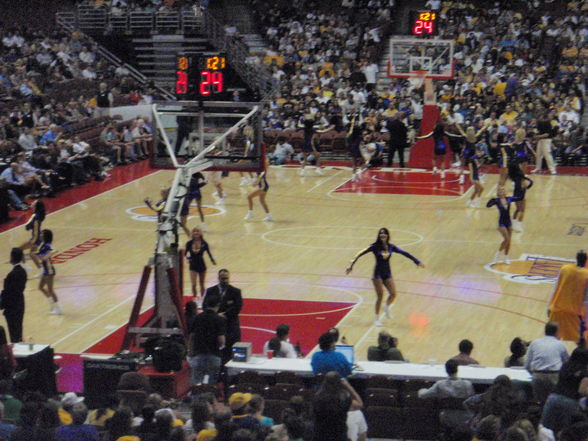 LA Lakers - 