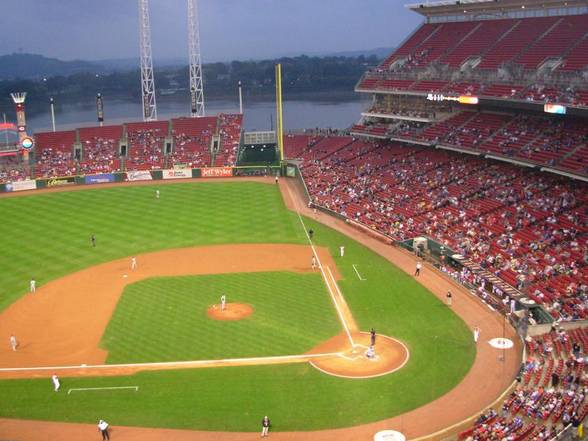 Reds Game & French Pub - 