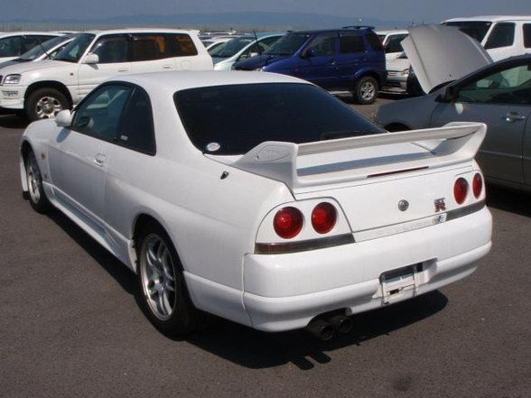 Nissan Skyline R33 - 