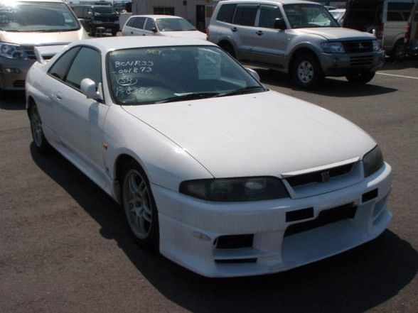 Nissan Skyline R33 - 