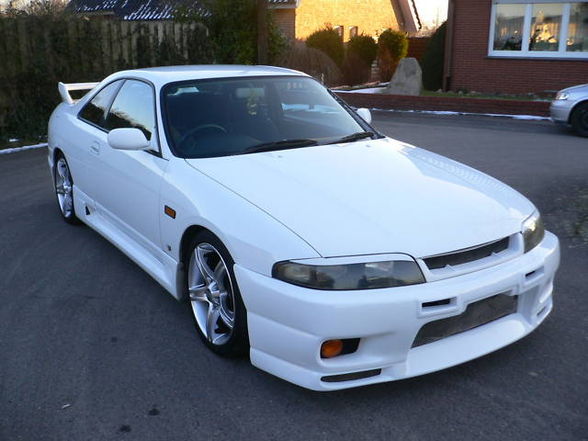 Nissan Skyline R33 - 