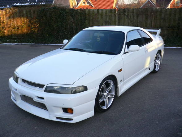 Nissan Skyline R33 - 