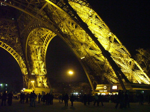 5 Nights and 7 Days in Paris - 