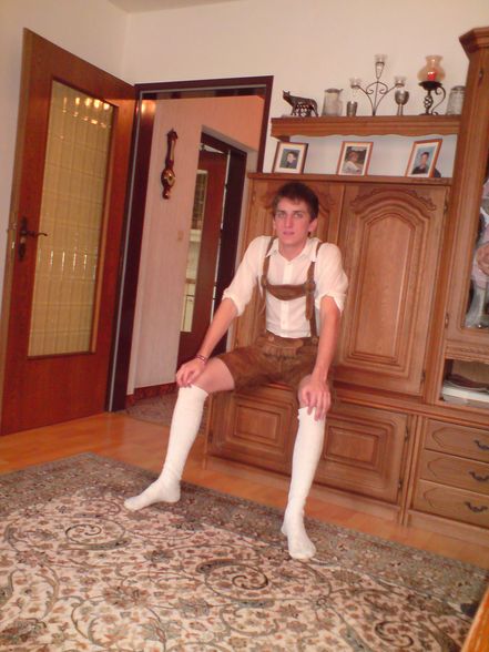 Lederhosnaktion im A1  - 