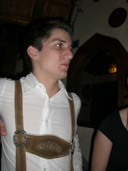 Lederhosnaktion im A1  - 