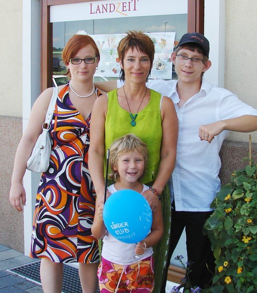 Family und Co KG - 