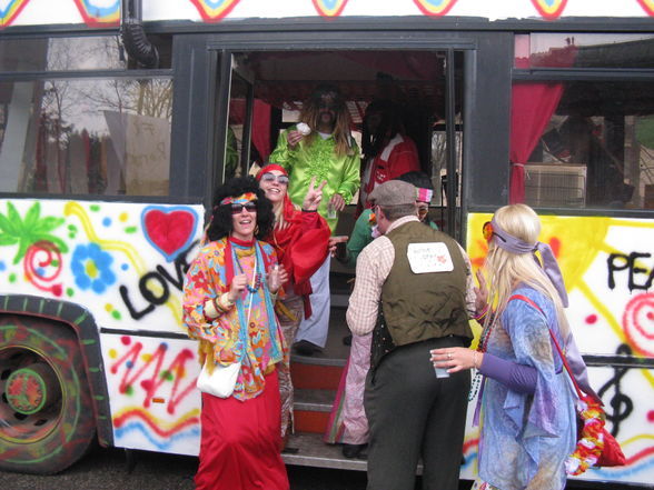 ~*fAsChInG HIPPIE bus 2009* ~ - 