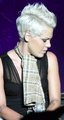 P!NK live Burg Clam 24261597