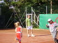 Stevi beim Tennisspielen 6037272