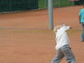 Stevi beim Tennisspielen 9899139