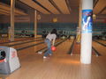 bowlen with friends 50049541