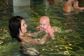 julian beim babyschwimmen 54639328