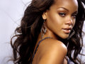 Rihanna 30550721