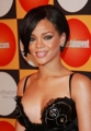 Rihanna 32799328