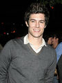 Adam Brody 39099590