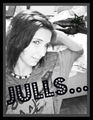 J  U  L  L  S 70995007