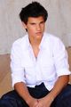 taylor lautner  55552432